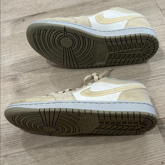 Air Jordan 1 Low "Team Gold/Sail" Women’s Sneaker Size 8.5 - Picture 8 of 8